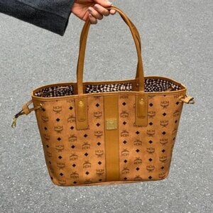 👜👜MCM Liz Reversible Medium Visetos Tote Bag With Pouch
